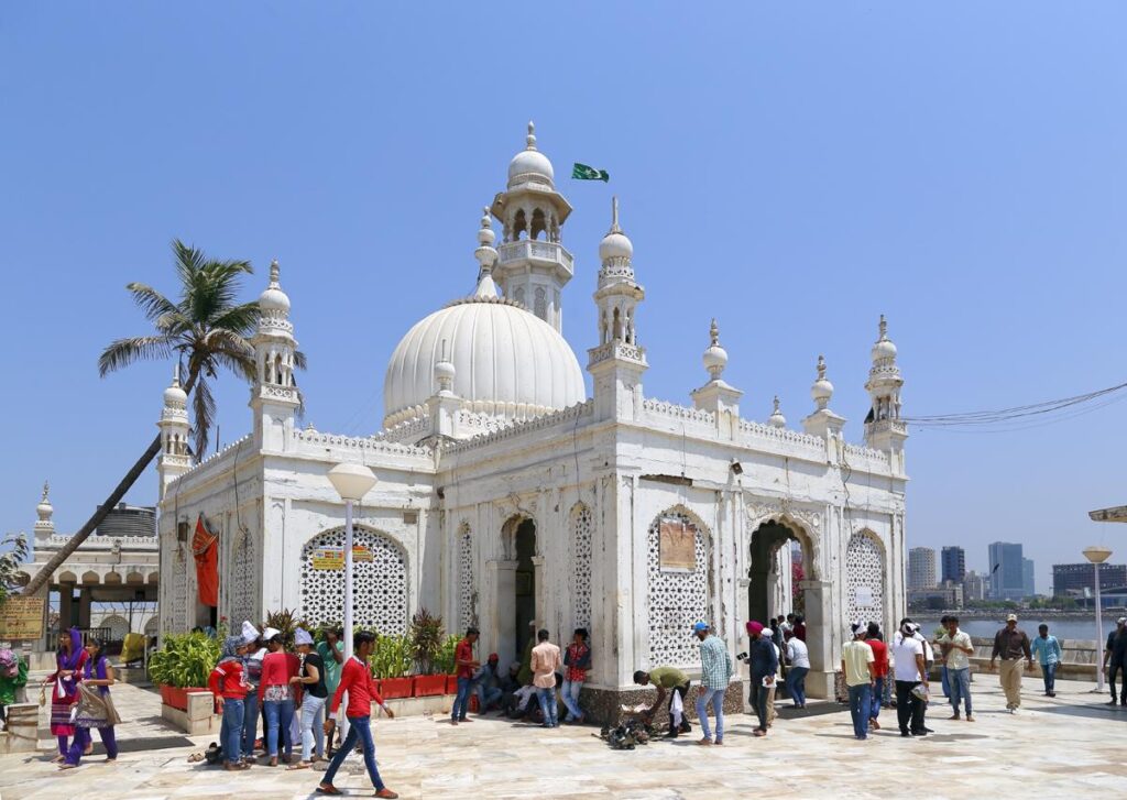 TRAVEL PLACES TO VISIT IN MUMBAI WITH FAMILY al