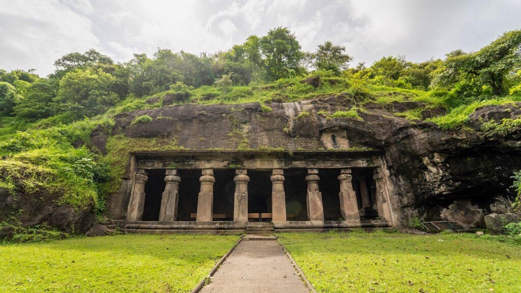 TRAVEL PLACES TO VISIT IN MUMBAI WITH FAMILY cav